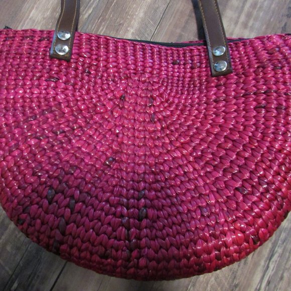 Fuchsia Summer Half-Moon Straw Purse - Picture 4 of 8